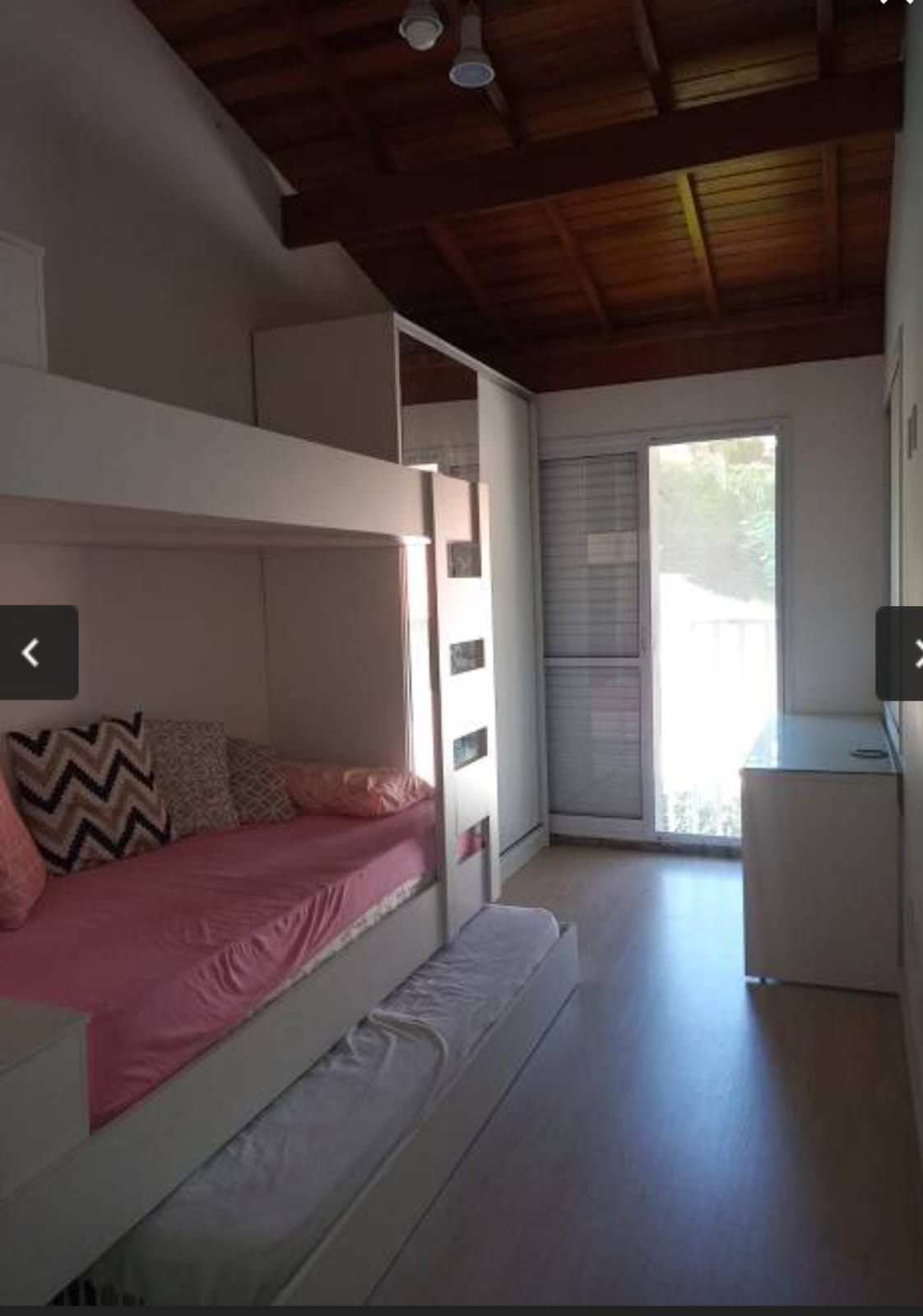 ALUGA-SE LINDA CASA COM 2 SUITES TODO PLANEJADO E COM ELETRO DOMESTICO