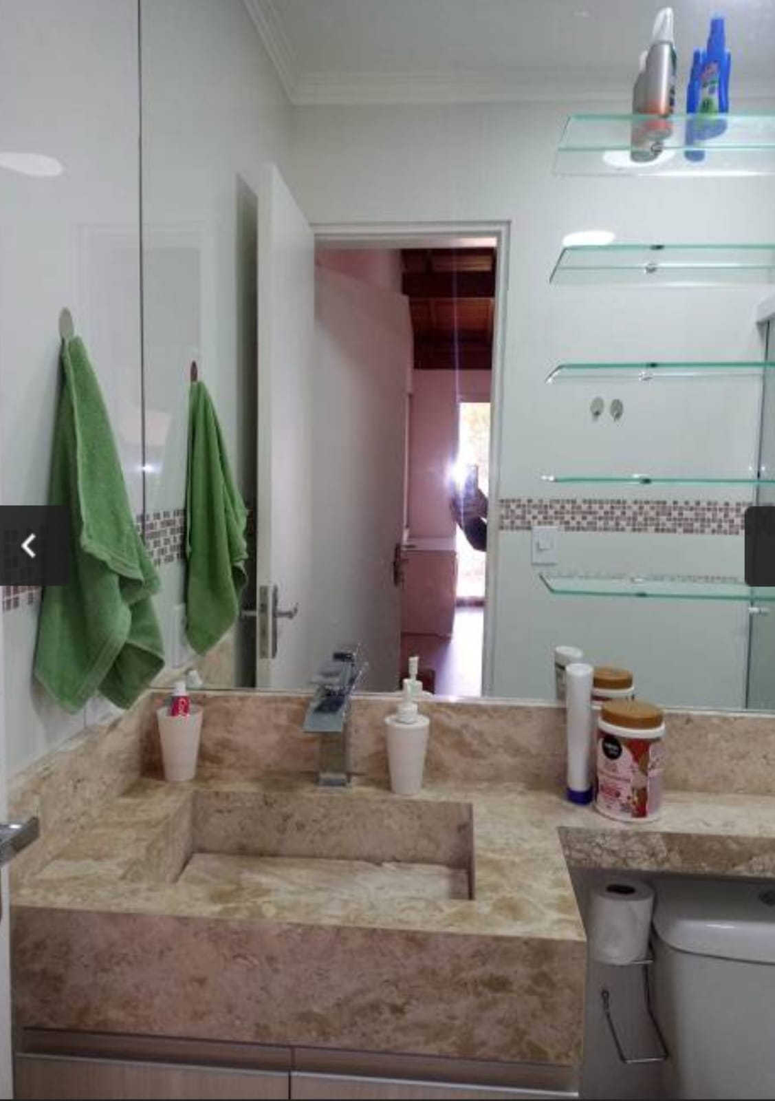 ALUGA-SE LINDA CASA COM 2 SUITES TODO PLANEJADO E COM ELETRO DOMESTICO