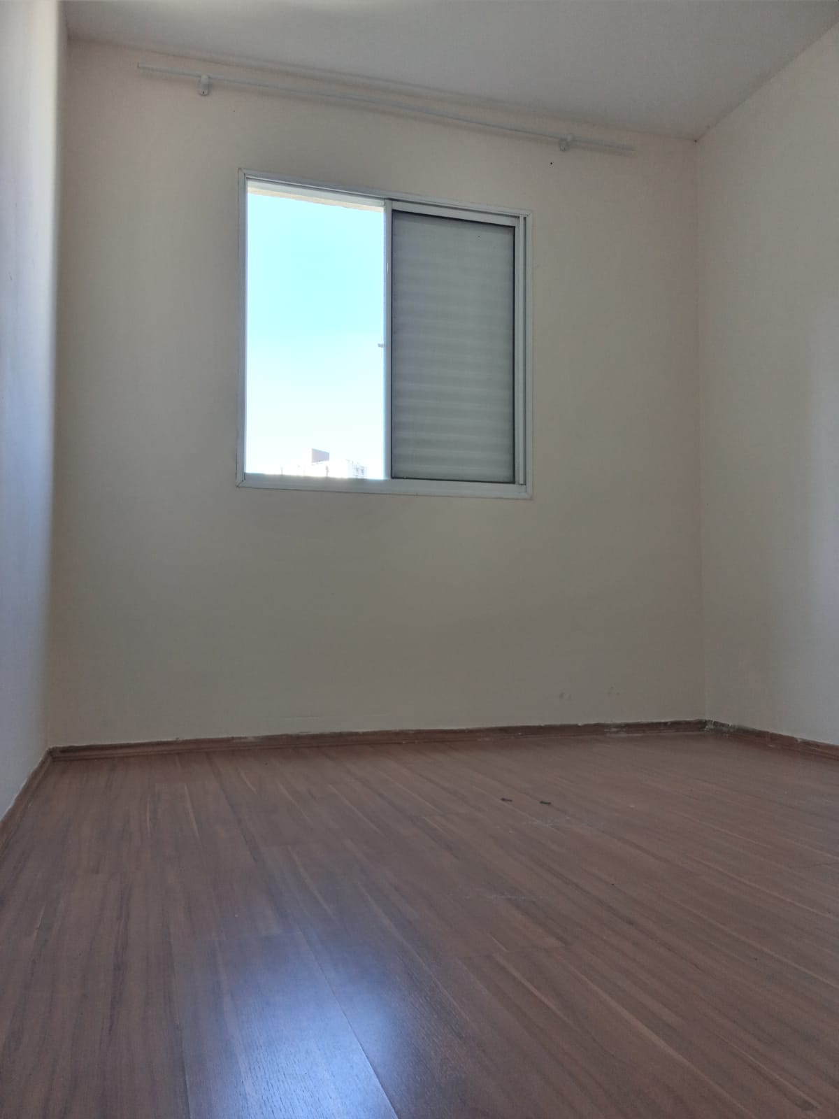 ALUGA-SE EXCELENTE APT 2 DORMITÓRIOS NO JD SÃO PEDRO 