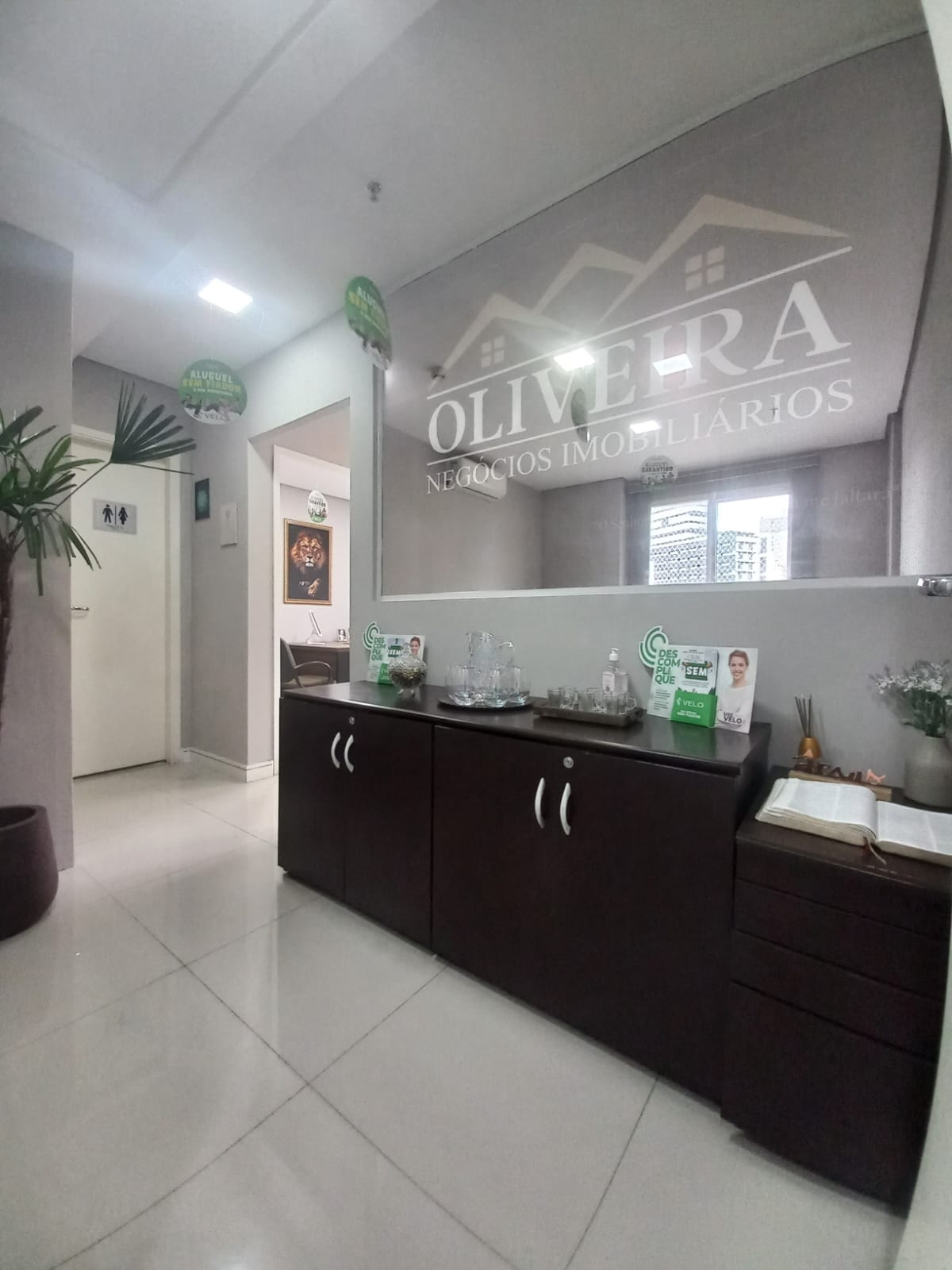 ALUGA-SE LINDA SALA COMERCIAL DE 36 METROS QUADRADOS