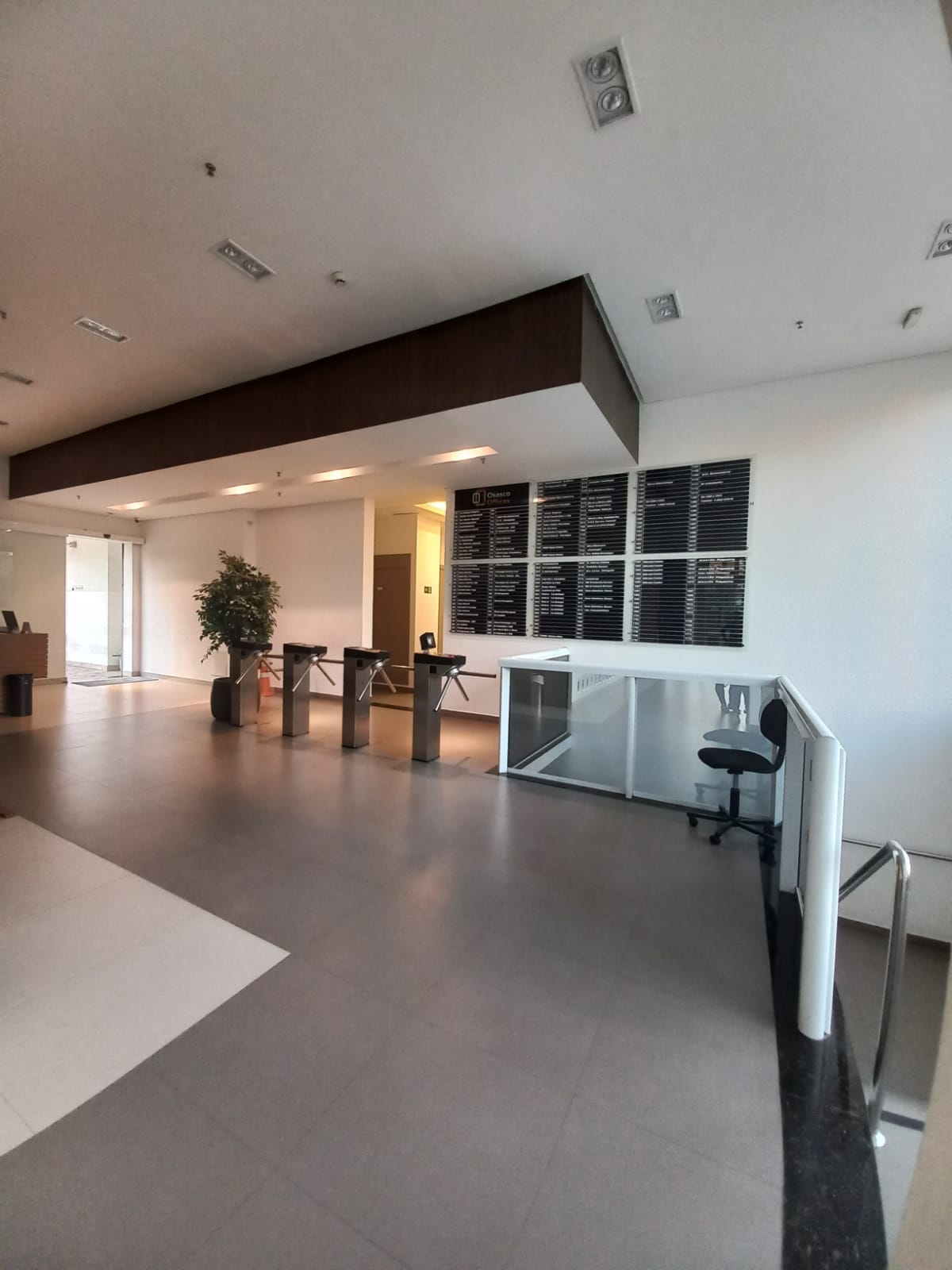 ALUGA-SE LINDA SALA COMERCIAL DE 36 METROS QUADRADOS