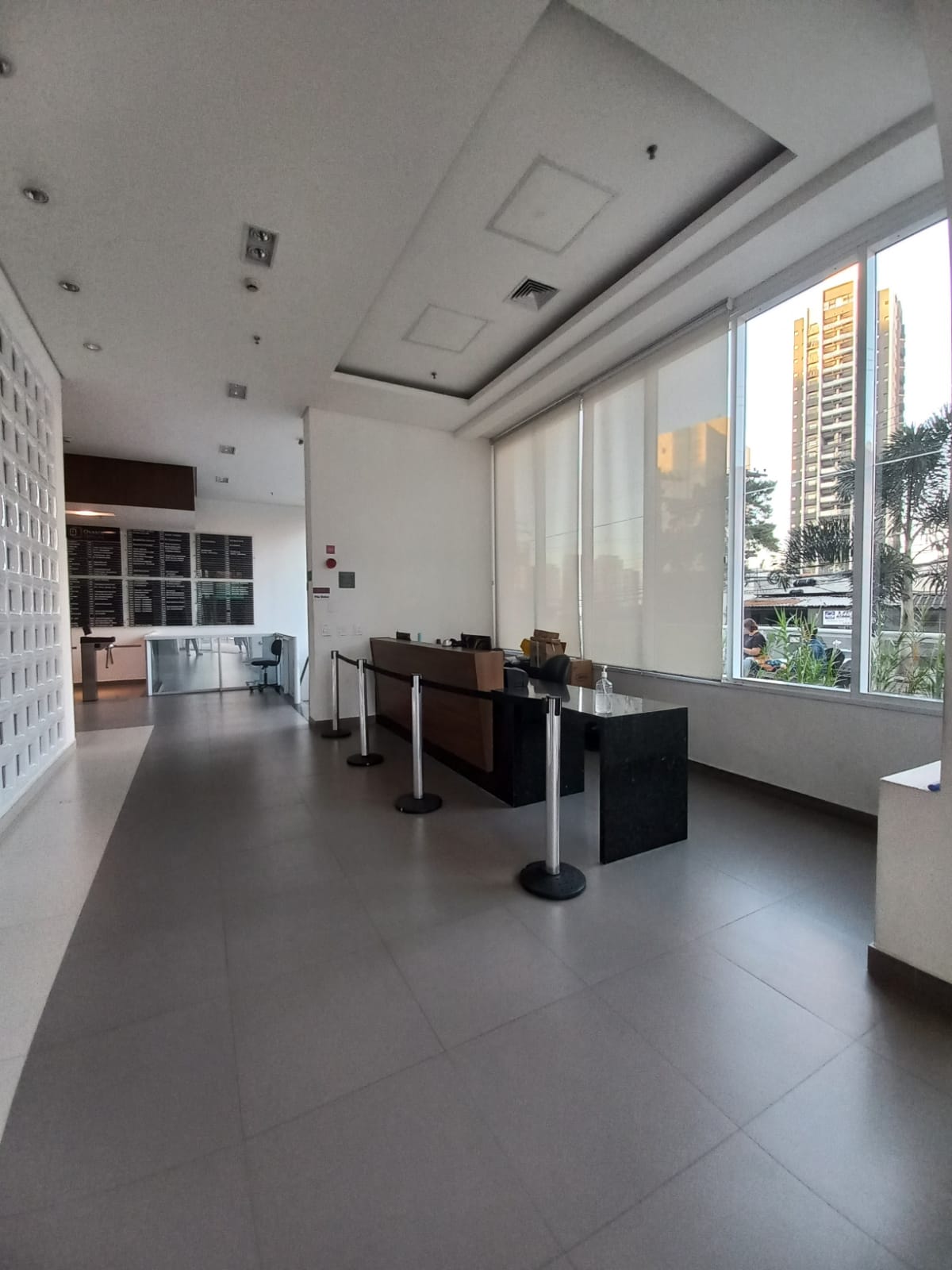 ALUGA-SE LINDA SALA COMERCIAL DE 36 METROS QUADRADOS