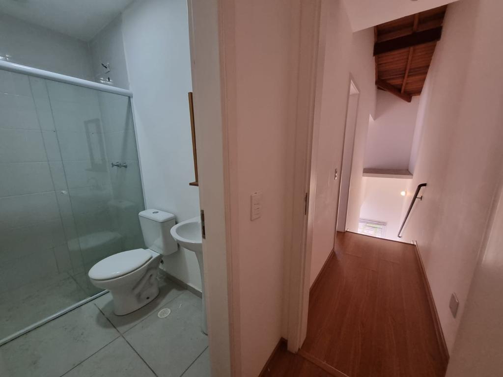 VENDE-SE OU ALUGA-SE LINDA CASA