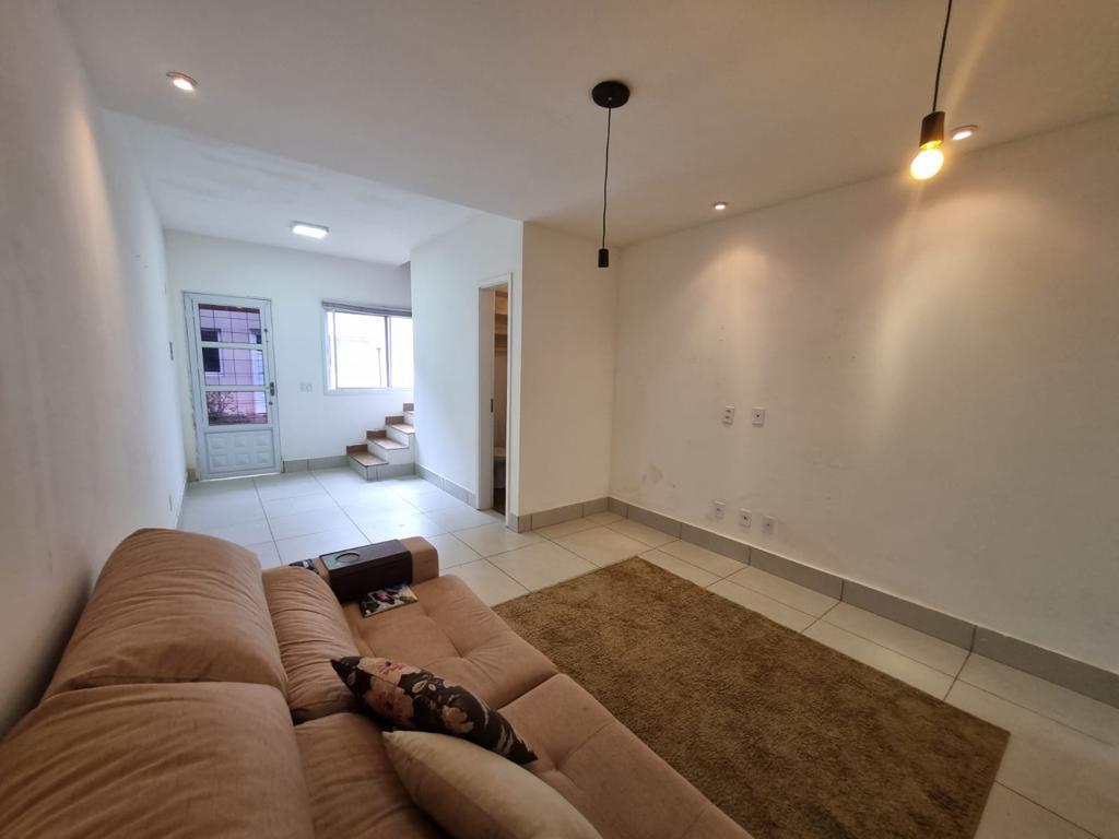 VENDE-SE OU ALUGA-SE LINDA CASA