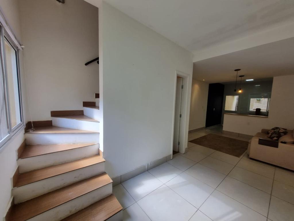 VENDE-SE OU ALUGA-SE LINDA CASA