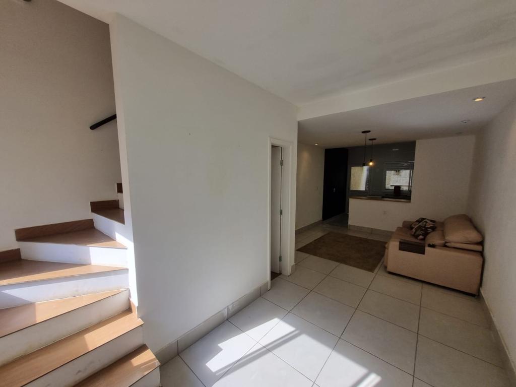 VENDE-SE OU ALUGA-SE LINDA CASA