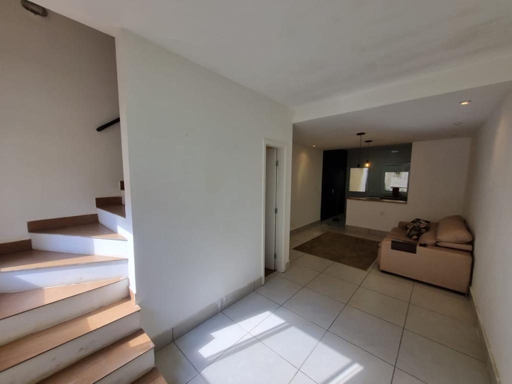 VENDE-SE OU ALUGA-SE LINDA CASA