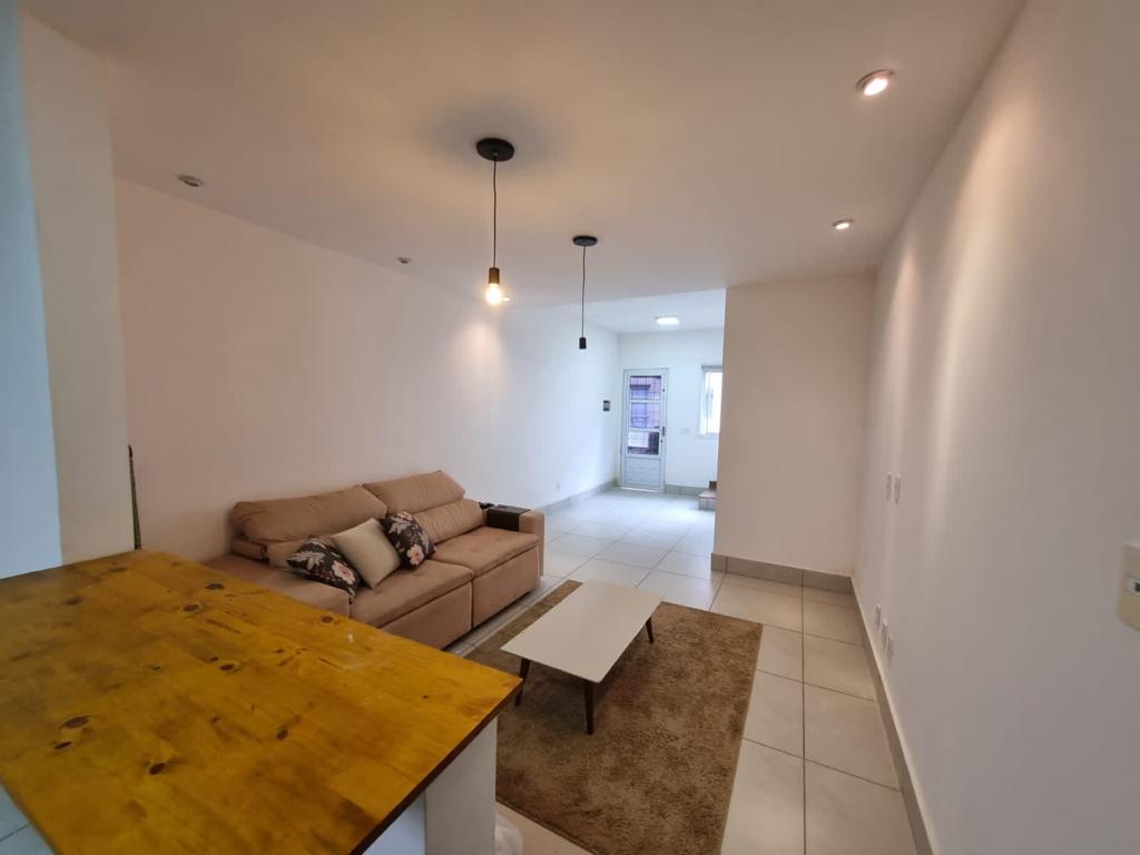 VENDE-SE OU ALUGA-SE LINDA CASA