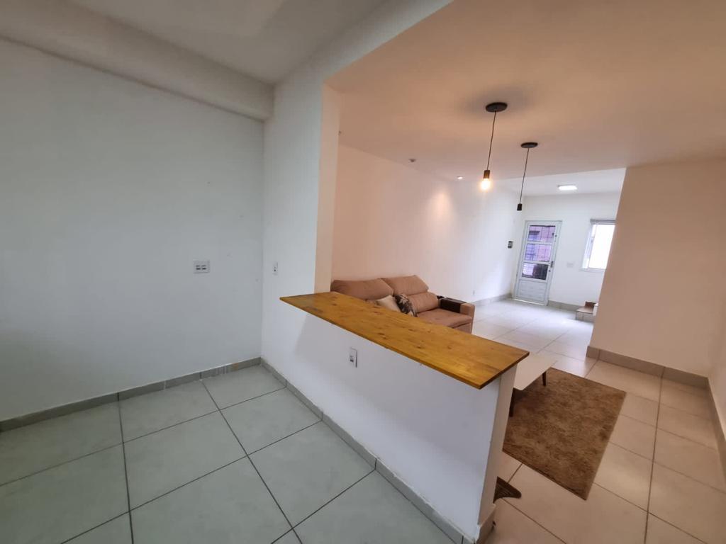 VENDE-SE OU ALUGA-SE LINDA CASA