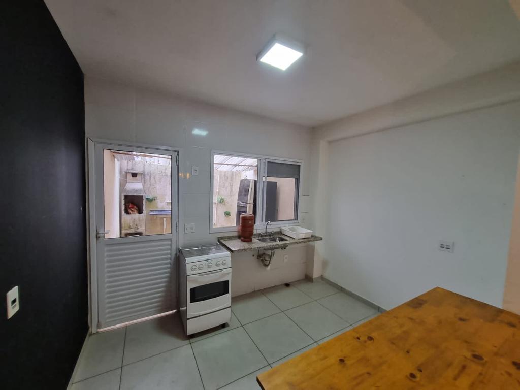 VENDE-SE OU ALUGA-SE LINDA CASA
