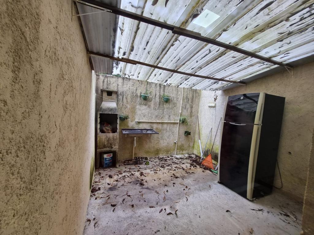 VENDE-SE OU ALUGA-SE LINDA CASA