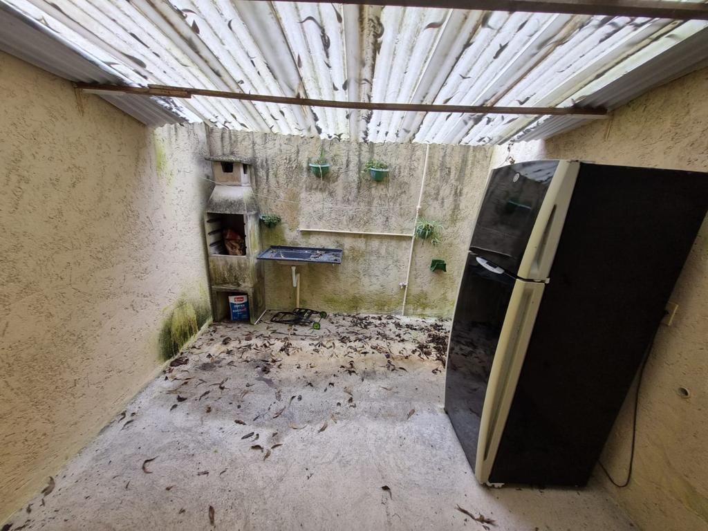 VENDE-SE OU ALUGA-SE LINDA CASA