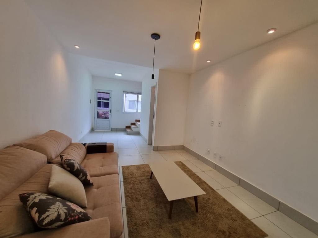 VENDE-SE OU ALUGA-SE LINDA CASA