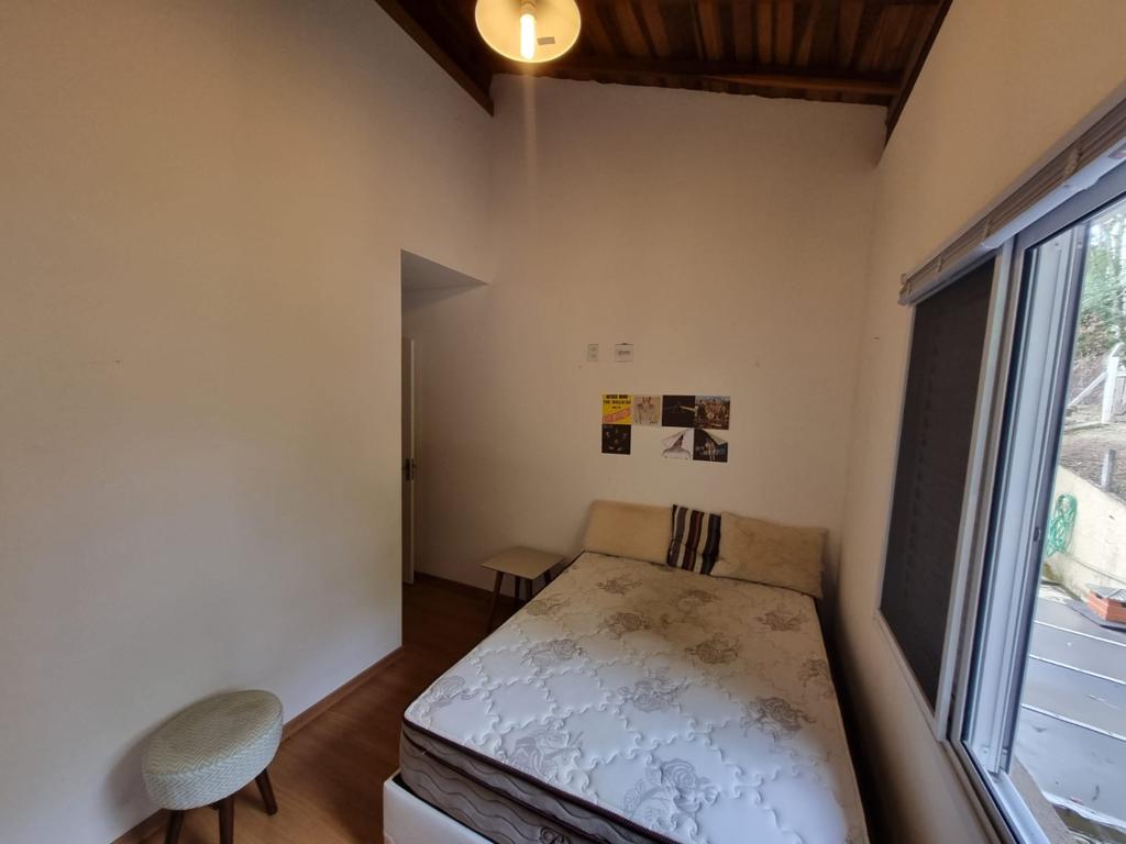 VENDE-SE OU ALUGA-SE LINDA CASA