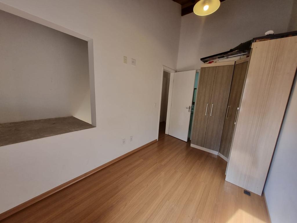 VENDE-SE OU ALUGA-SE LINDA CASA