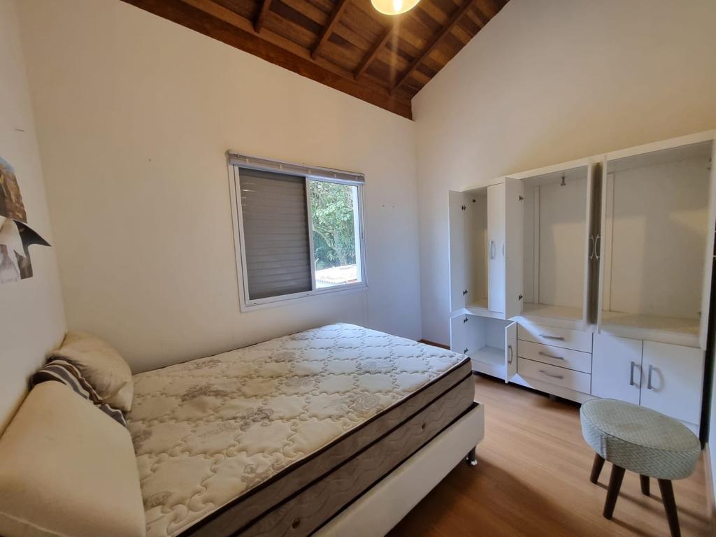 VENDE-SE OU ALUGA-SE LINDA CASA