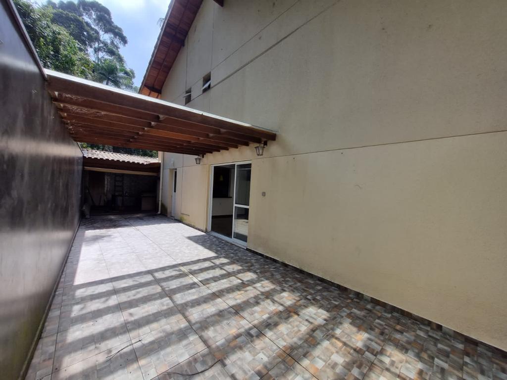 VENDE-SE OU ALUGA-SE LINDA CASA COM 2 SUITES COM PLANEJADO 