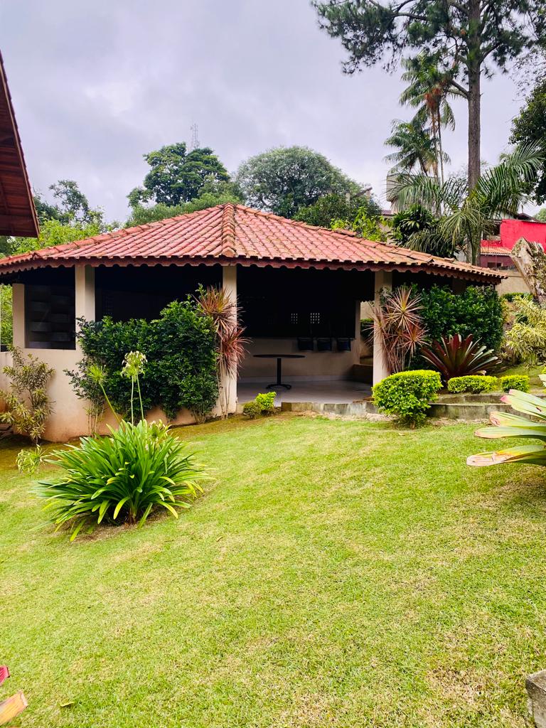 VENDE-SE OU ALUGA-SE LINDA CASA COM 2 SUITES COM PLANEJADO 