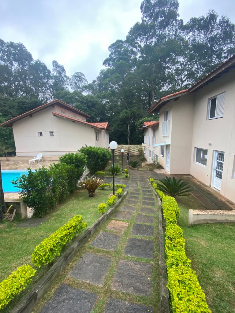 VENDE-SE OU ALUGA-SE LINDA CASA COM 2 SUITES COM PLANEJADO 