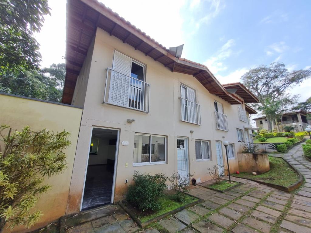 VENDE-SE OU ALUGA-SE LINDA CASA COM 2 SUITES COM PLANEJADO 