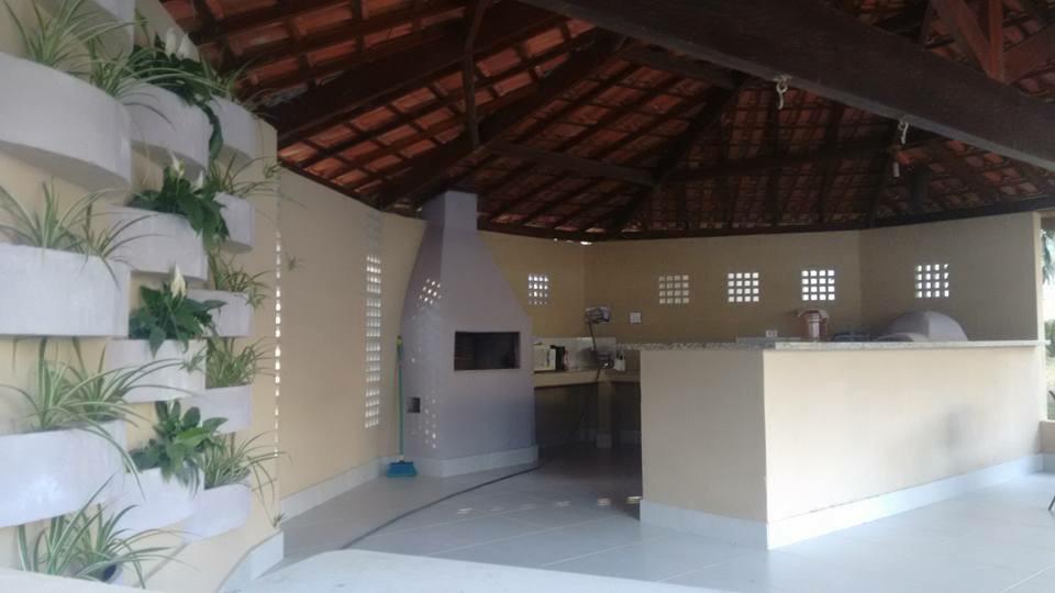 VENDE-SE OU ALUGA-SE LINDA CASA COM 2 SUITES COM PLANEJADO 