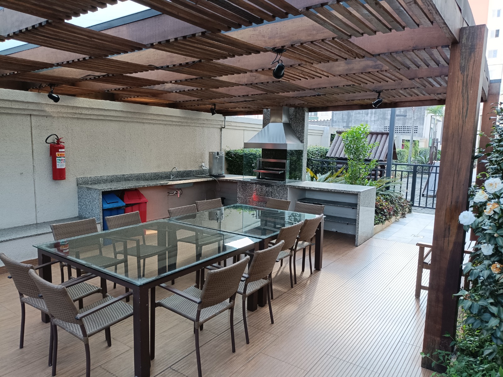 VENDE-SE LINDO APT 2 DORMITÓRIOS SENTO 1 SUÍTE CENTRO DE OSASCO -