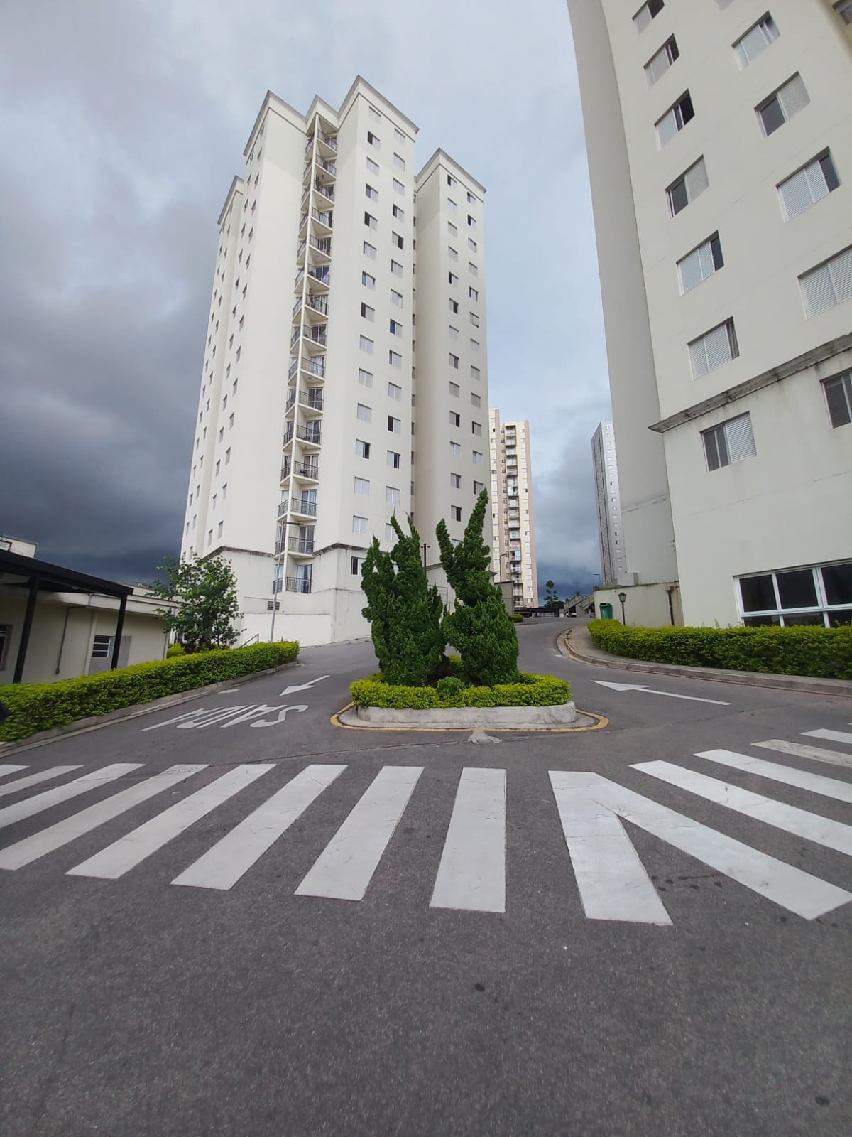 ALUGA-SE EXCELENTE APT 2 DORMITÓRIOS NO JD SÃO PEDRO 