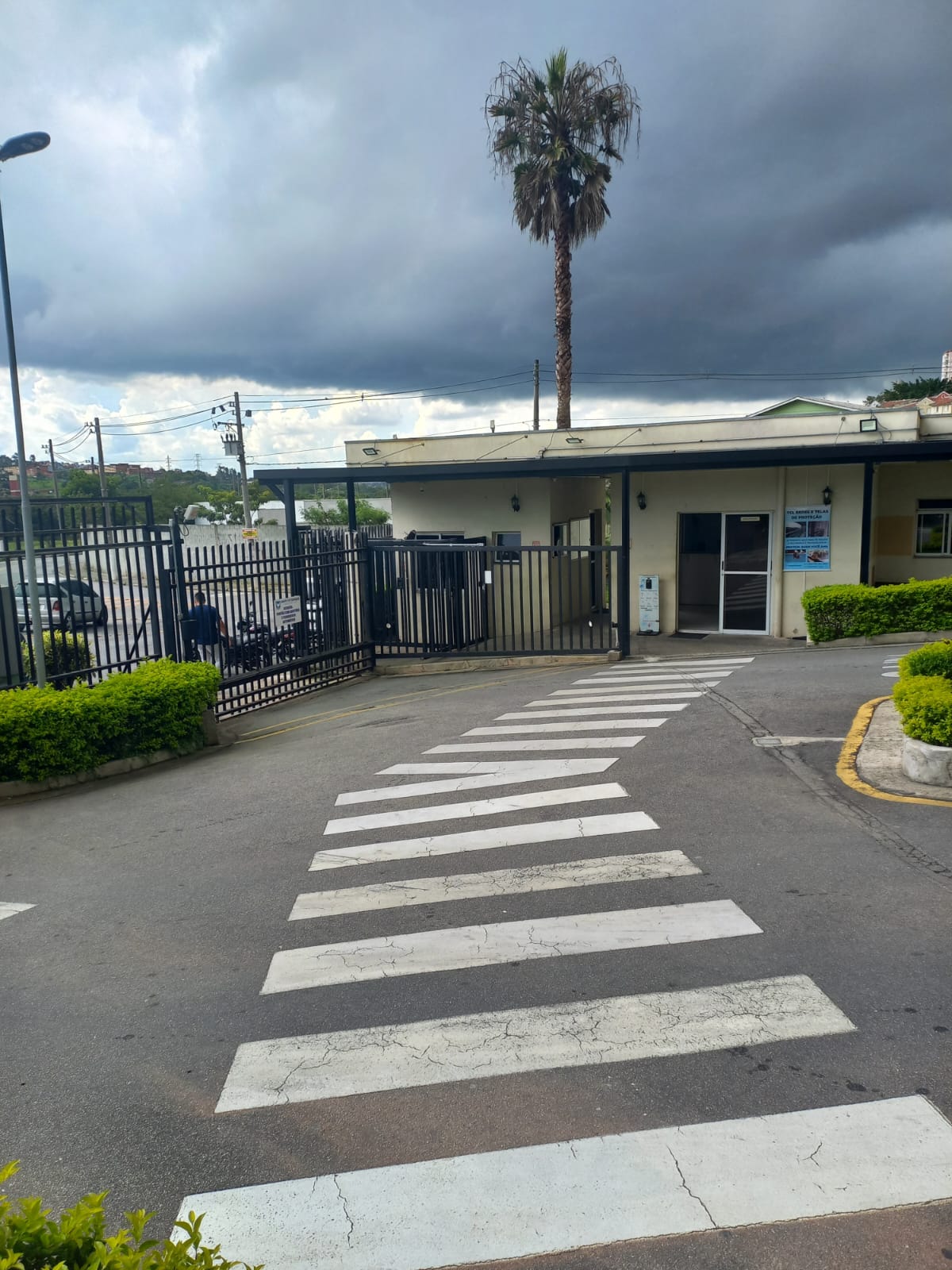 ALUGA-SE EXCELENTE APT 2 DORMITÓRIOS NO JD SÃO PEDRO 