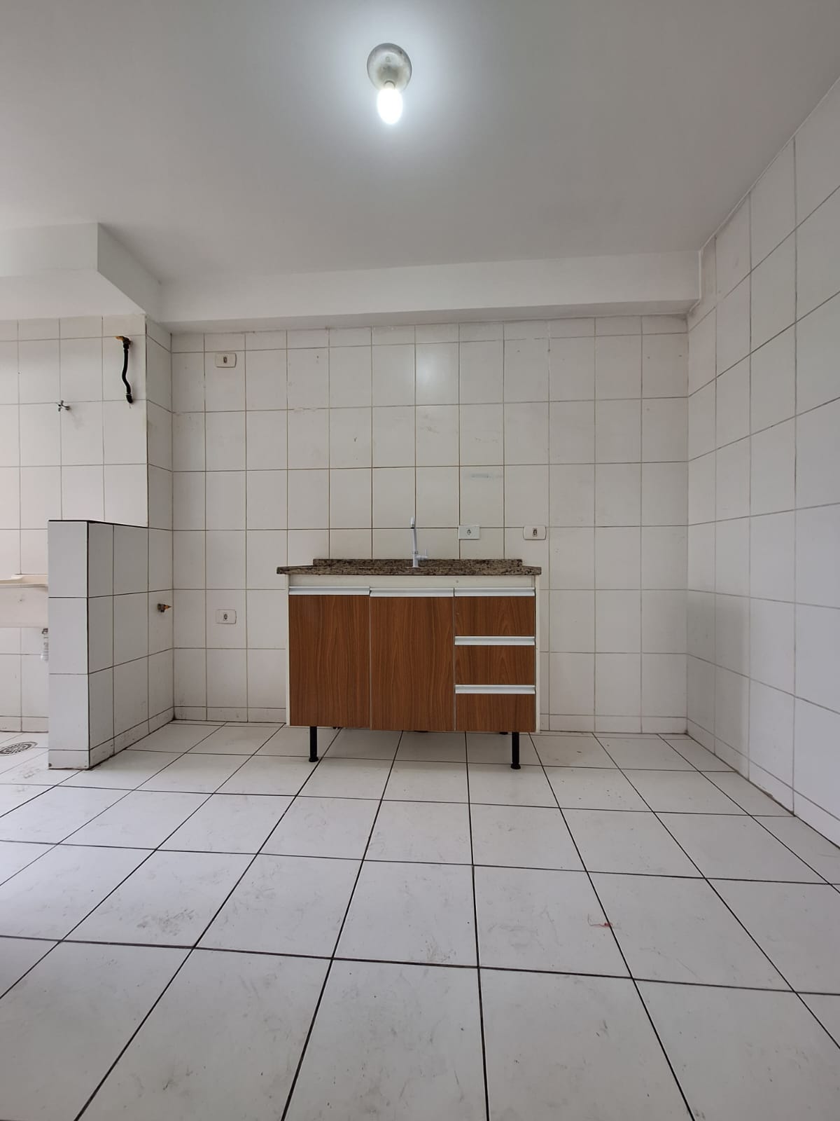 ALUGA-SE EXCELENTE APT 2 DORMITÓRIOS NO JD SÃO PEDRO 