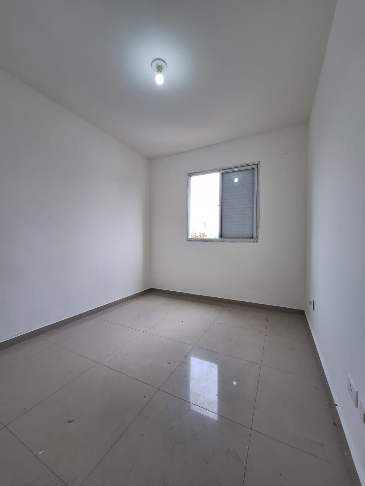 ALUGA-SE EXCELENTE APT 2 DORMITÓRIOS NO JD SÃO PEDRO 