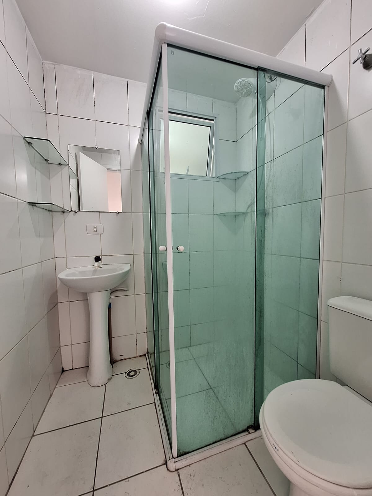 ALUGA-SE EXCELENTE APT 2 DORMITÓRIOS NO JD SÃO PEDRO 