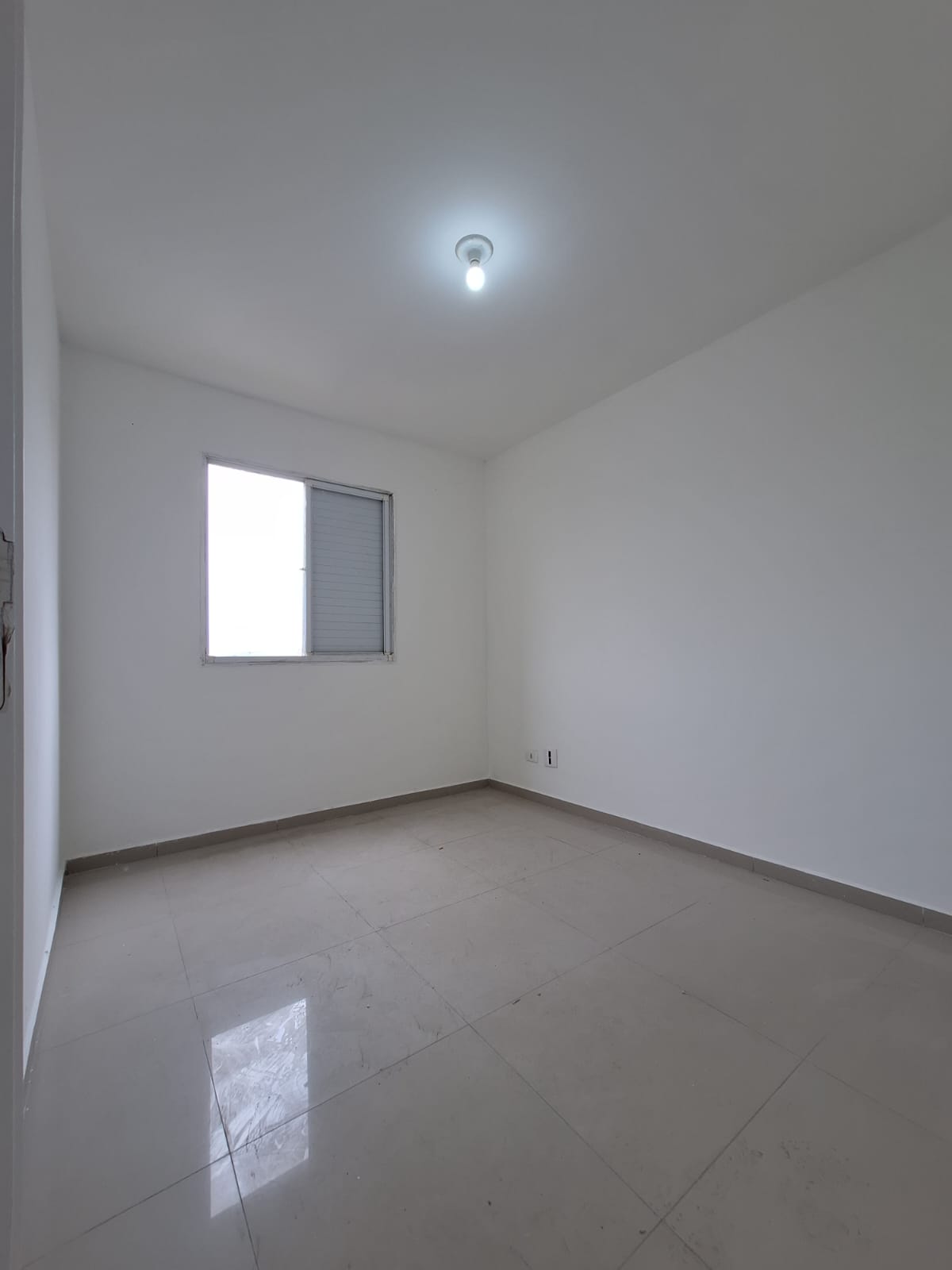 ALUGA-SE EXCELENTE APT 2 DORMITÓRIOS NO JD SÃO PEDRO 