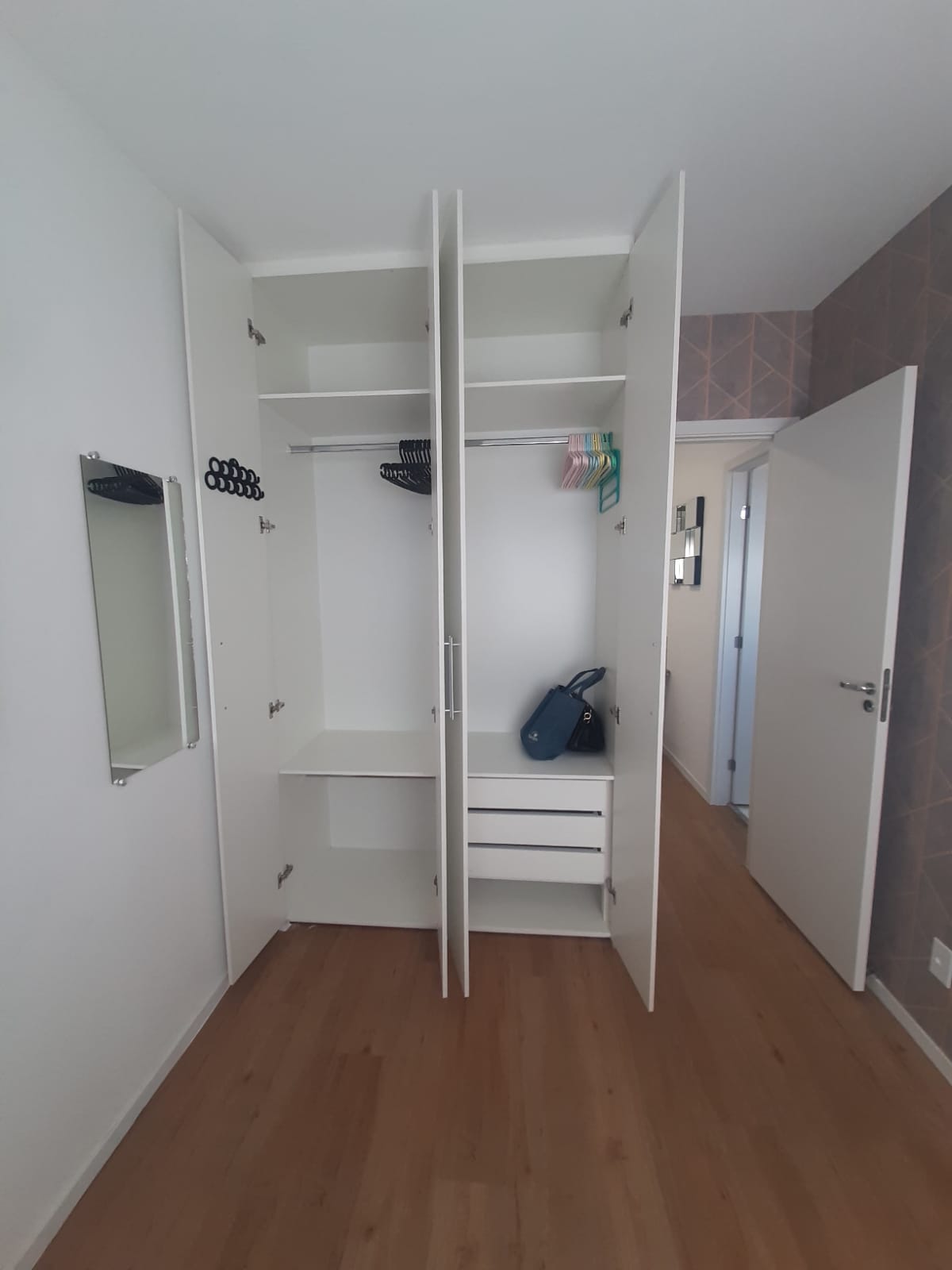 ALUGA-SE LINDO APT STUDIO NOVO COM 1 DORMOTORIO PROXIMO AO KM 18 
