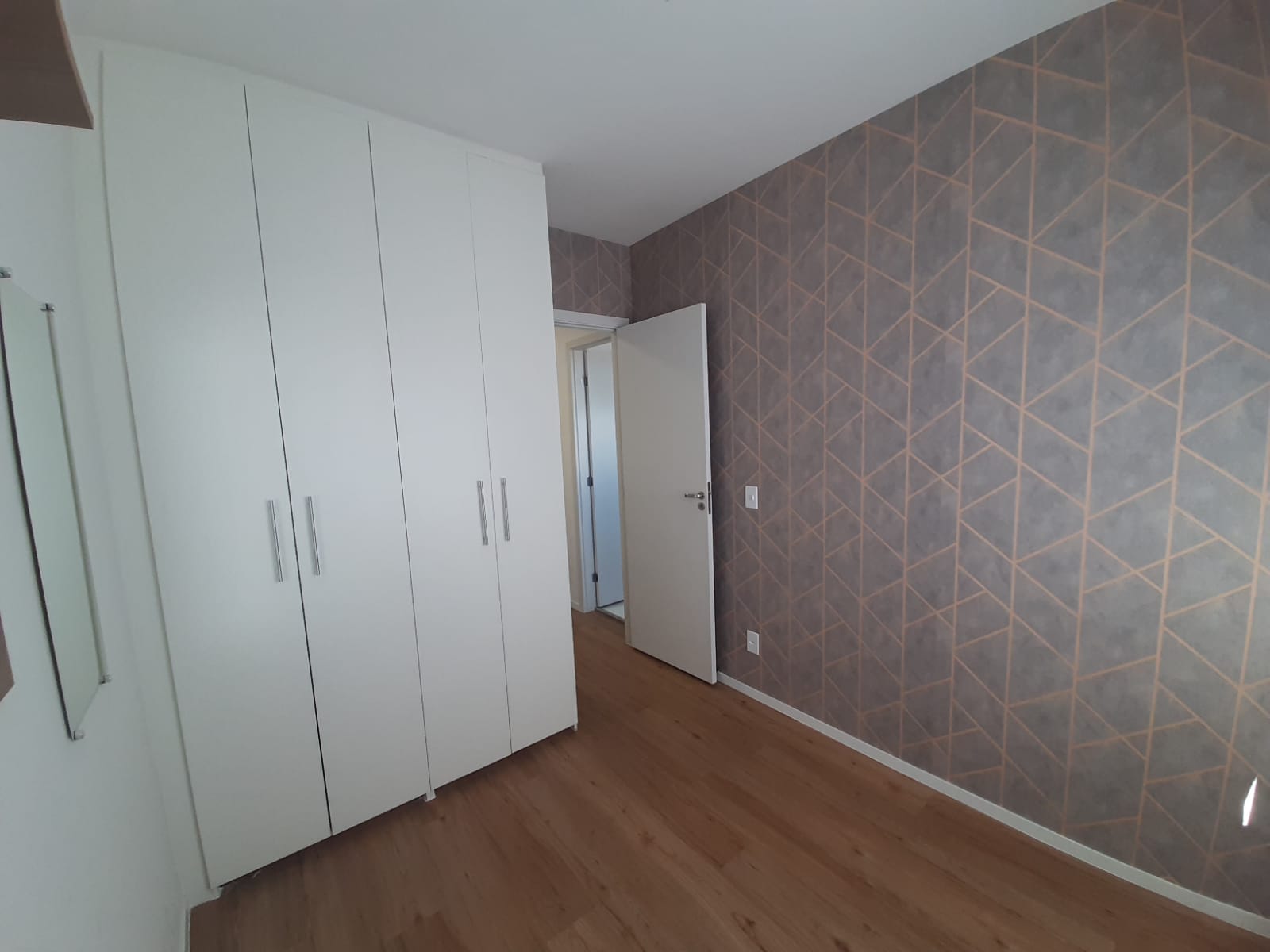 ALUGA-SE LINDO APT STUDIO NOVO COM 1 DORMOTORIO PROXIMO AO KM 18 