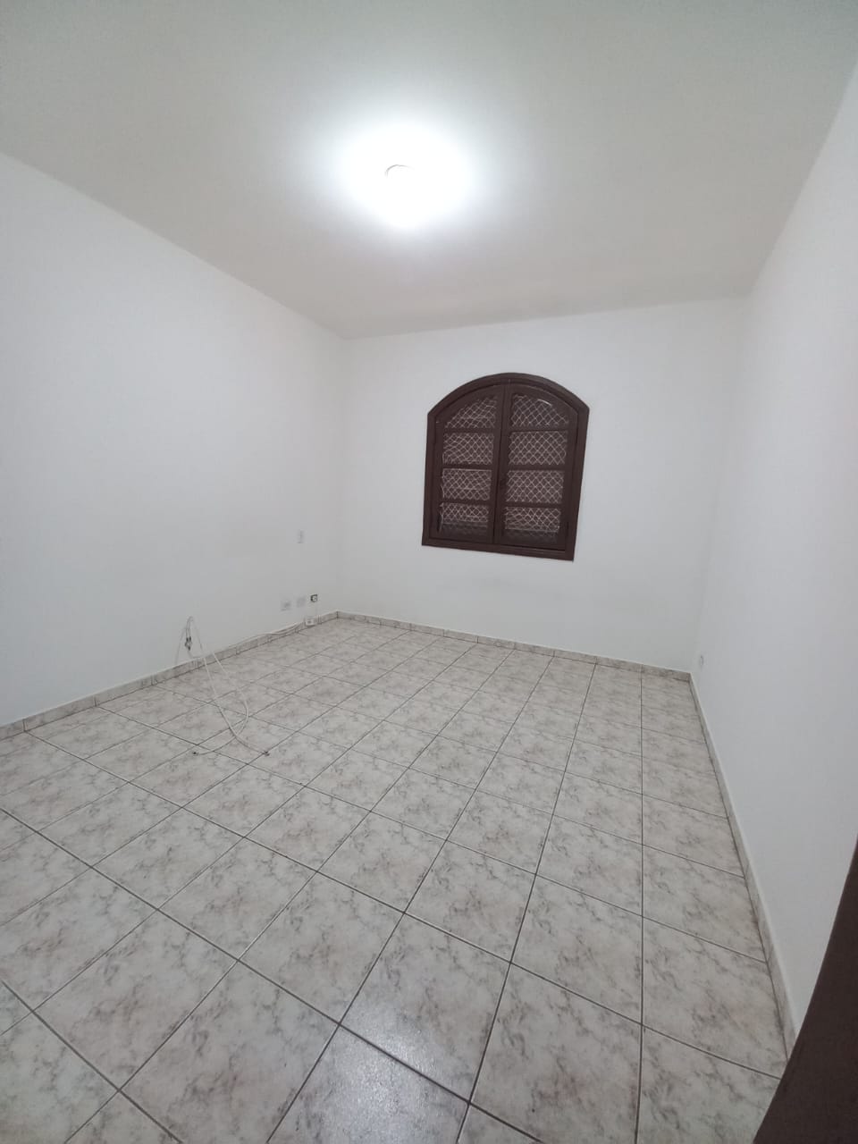 ALUGA-SE LINDA CASA  EM OTIMA LOCALIZAÇÃO EM  SÃO PAULO