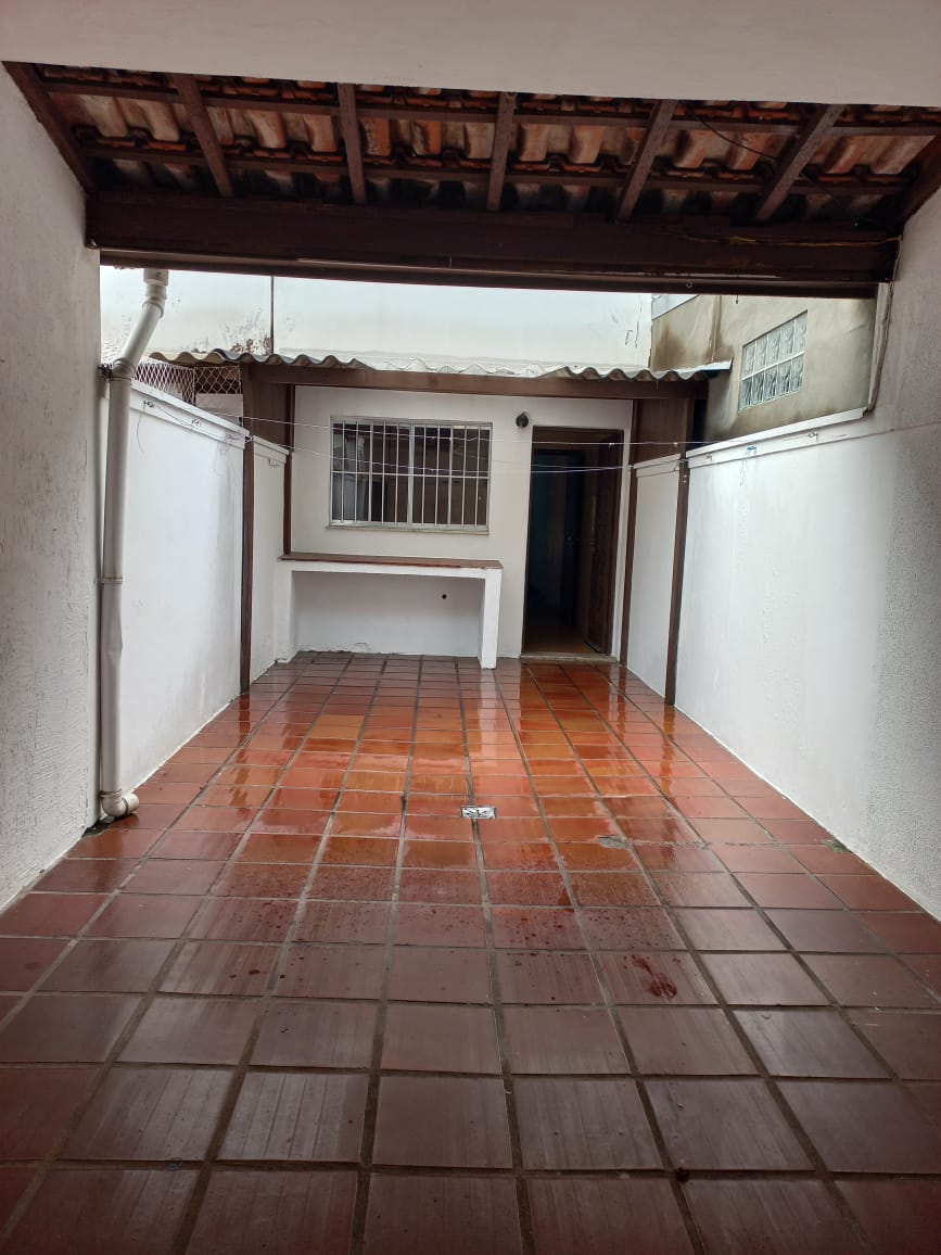 ALUGA-SE LINDA CASA  EM OTIMA LOCALIZAÇÃO EM  SÃO PAULO