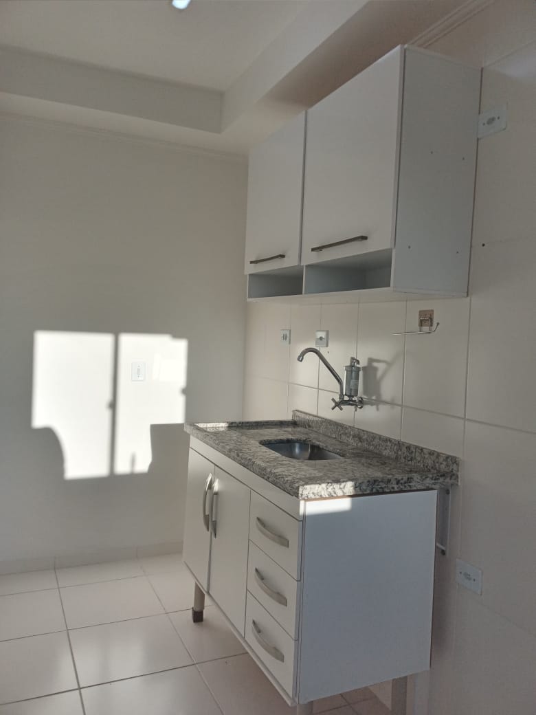 ALUGA-SE EXCELENTE APT 2 DORMITÓRIOS COM SALA AMPLA COM SACADA  NO JD NOVO OSASCO.