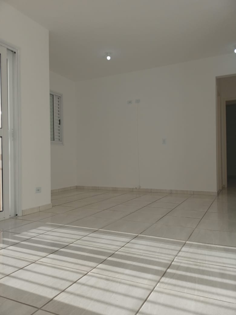 ALUGA-SE EXCELENTE APT 2 DORMITÓRIOS COM SALA AMPLA COM SACADA  NO JD NOVO OSASCO.
