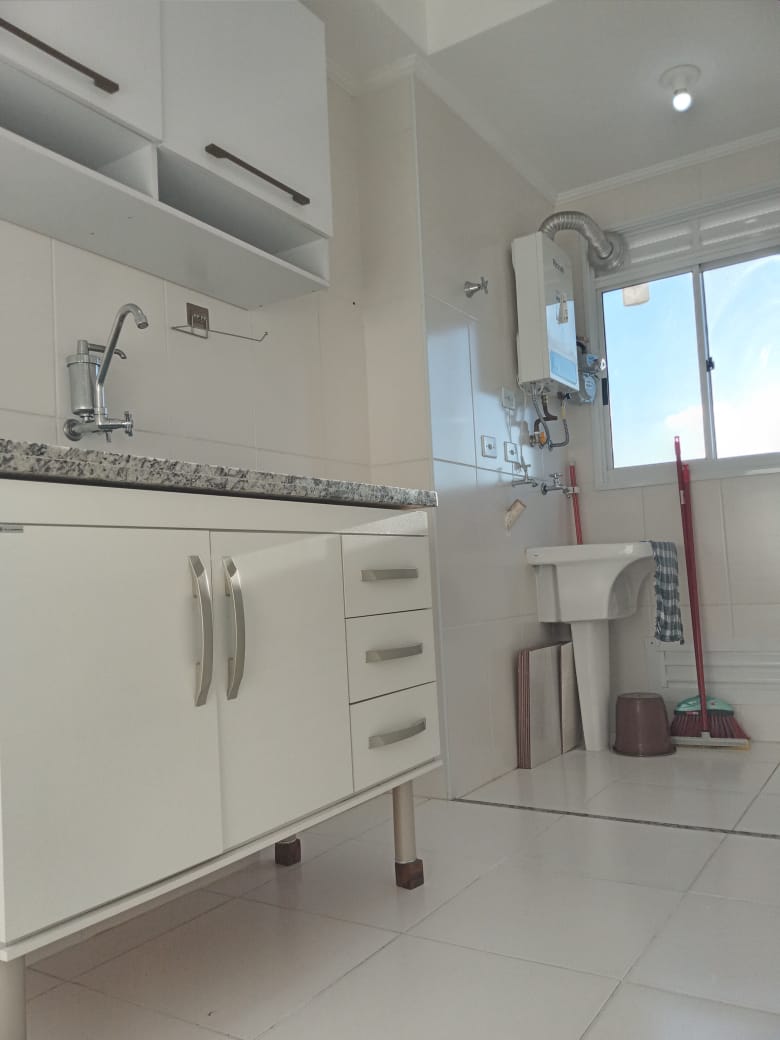 ALUGA-SE EXCELENTE APT 2 DORMITÓRIOS COM SALA AMPLA COM SACADA  NO JD NOVO OSASCO.