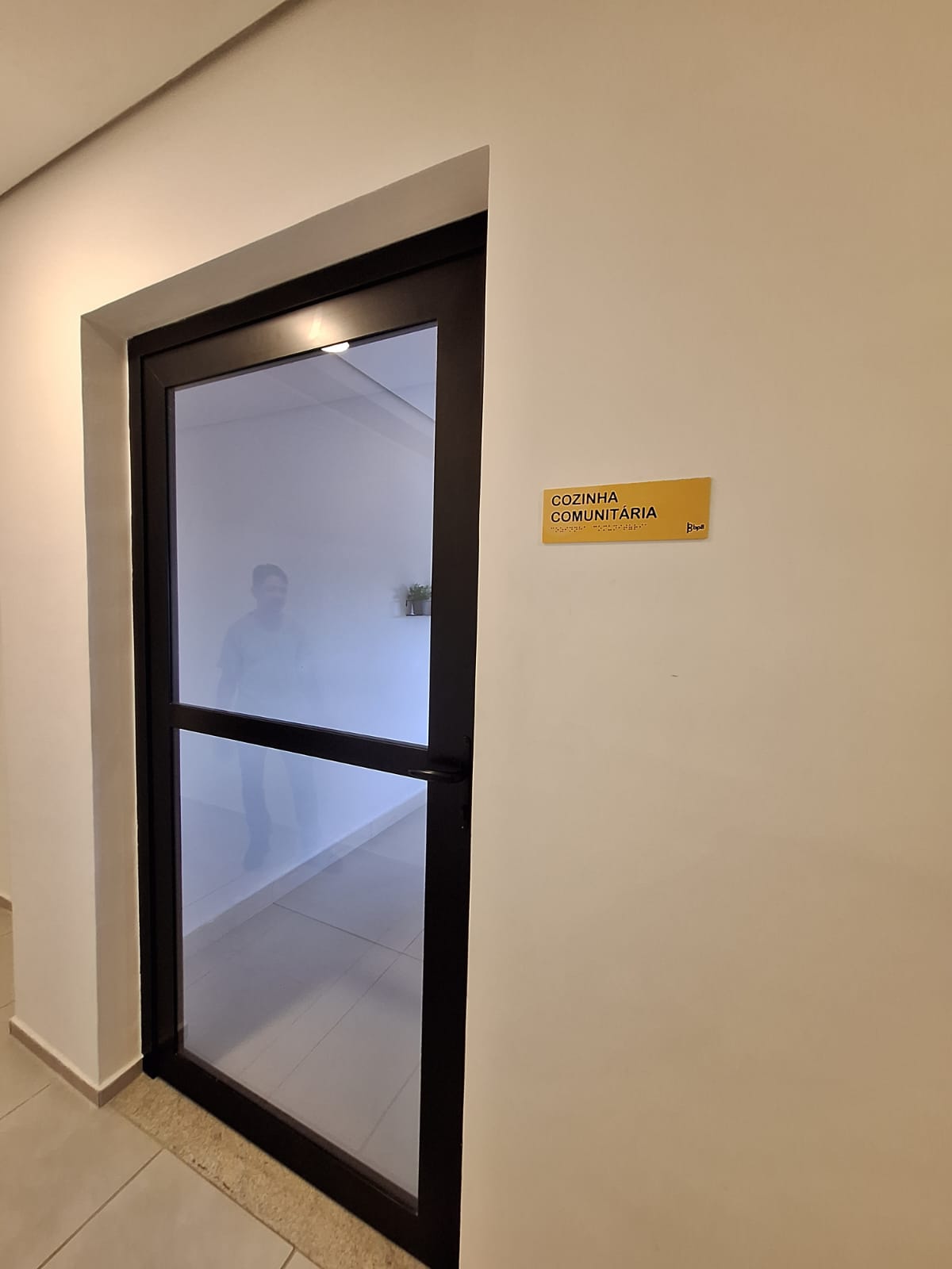 ALUGA-SE LINDO ESTUDIO TODO MOBILHADO A 500M DA ESTAÇÃO DE OSASCO. 