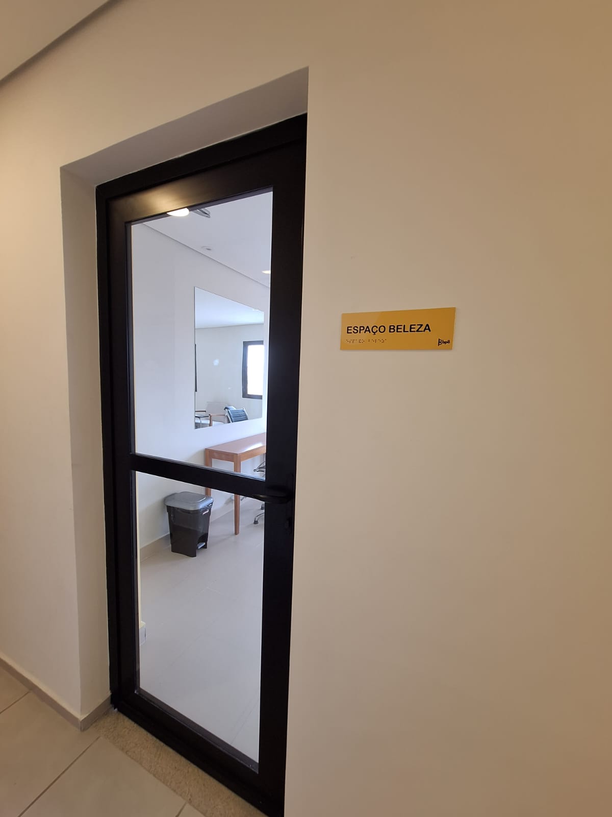 ALUGA-SE LINDO ESTUDIO TODO MOBILHADO A 500M DA ESTAÇÃO DE OSASCO. 