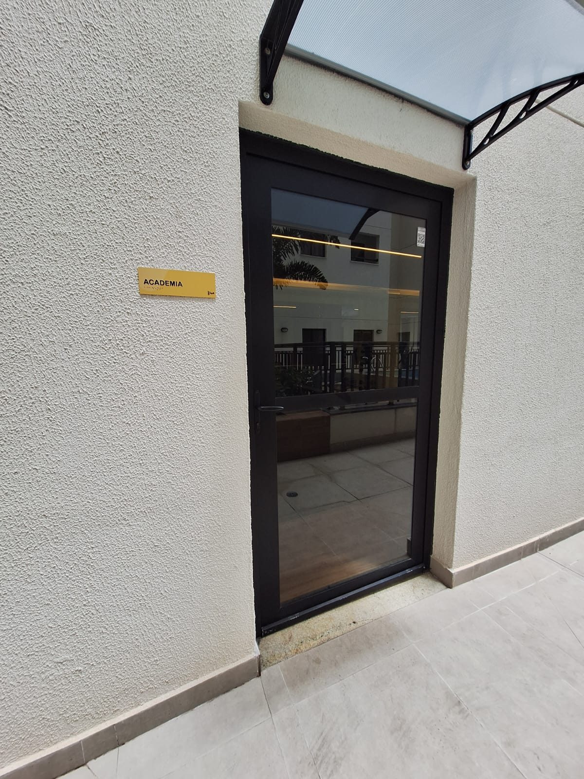 ALUGA-SE LINDO ESTUDIO TODO MOBILHADO A 500M DA ESTAÇÃO DE OSASCO. 