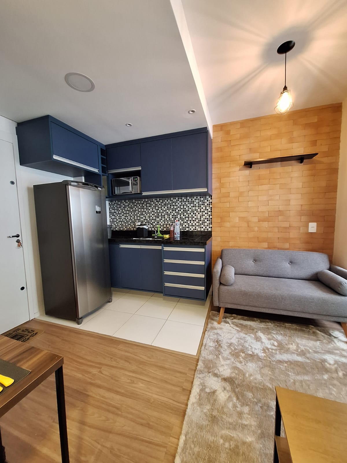 ALUGA-SE LINDO ESTUDIO TODO MOBILHADO A 500M DA ESTAÇÃO DE OSASCO. 