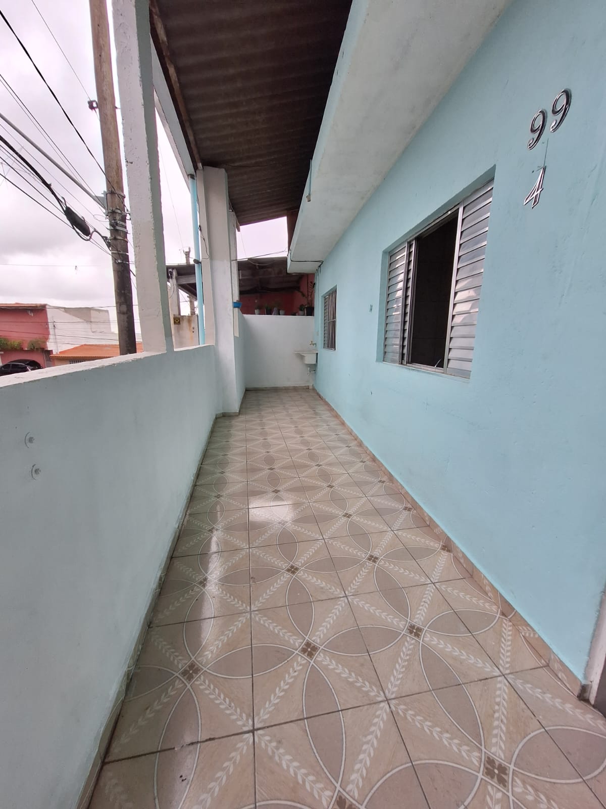 ALUGA-SE EXCELENTE CASA DE 3 CÔMODOS AMPLOS NO JD SANTO ANTÔNIO- OSASCO-SP  ÓTIMA LOCALIZAÇÃO SENDO UMA TRAVESSA DA AVENIDA JOÃO DE ANDREDE PX A CAIXA ECONÔMICA. 