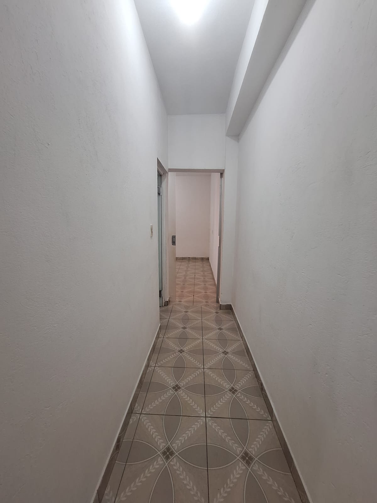 ALUGA-SE EXCELENTE CASA DE 2 DORMITÓRIOS  SENDO UMA SUÍTE. CASA  INDEPENDENTE COM UMA VAGA DE GARAGEM NO JD SANTO ANTÔNIO- OSASCO-SP 