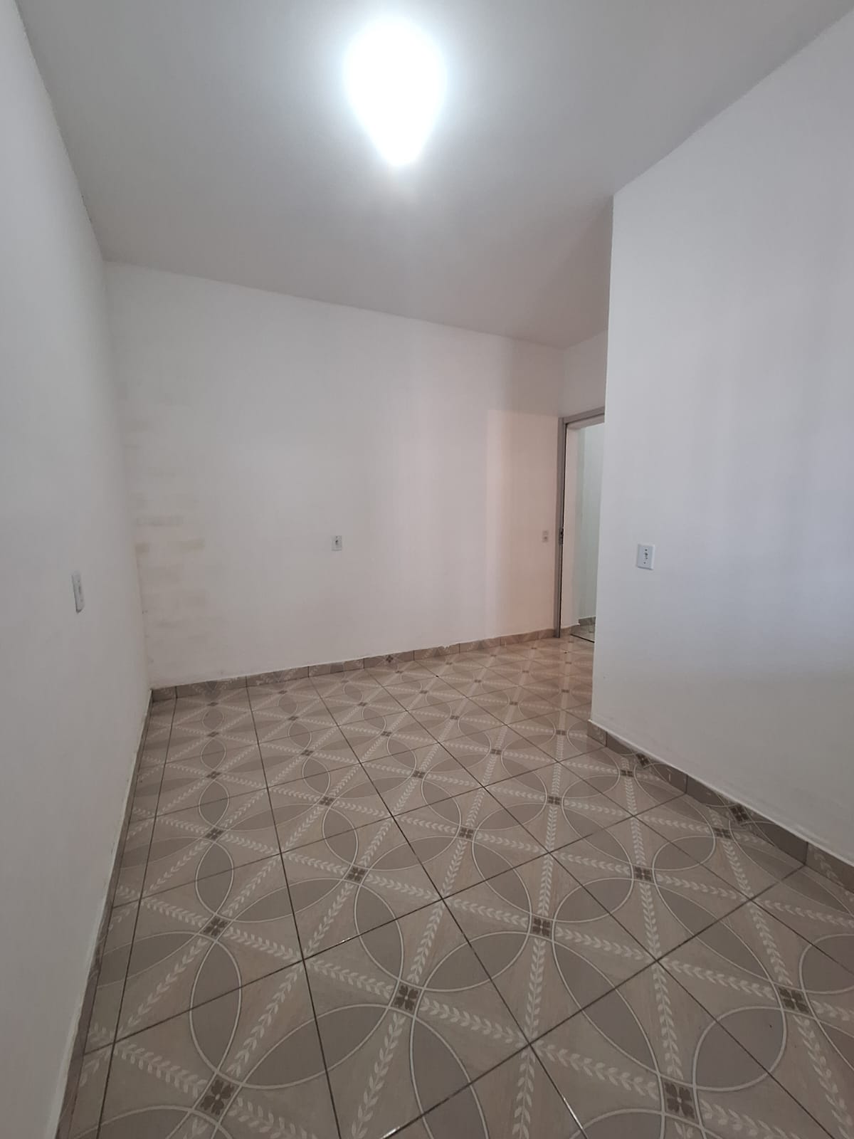 ALUGA-SE EXCELENTE CASA DE 2 DORMITÓRIOS  SENDO UMA SUÍTE. CASA  INDEPENDENTE COM UMA VAGA DE GARAGEM NO JD SANTO ANTÔNIO- OSASCO-SP 