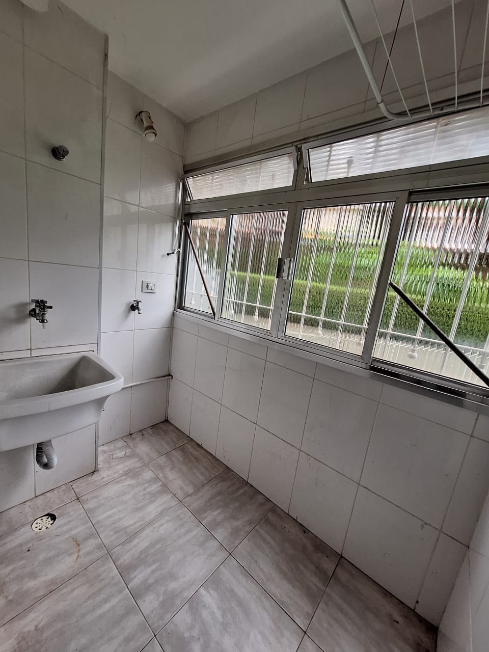 ALUGA-SE EXCELENTE APT  TÉRREO 2 DORMITÓRIOS COM 60 METROS² NO JD PINHEIROS EM PIRITUBA - SP.  LOCALIZAÇÃO PREVELIGIADA EM PARTE NOBRE DE PIRITUBA, PX AVENIDA ANASTACIO,  SUPERMERCADO CARREFOUR, FARMÁCIAS, CORREIOS, ACADEMIAS, COLÉGIOS, ESTAÇÃO DE TREM E TERMINAL DE ÓNIBUS ( TERMINAL PIRITUBA).   