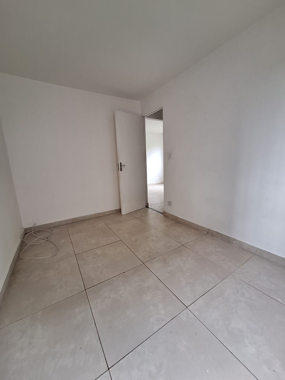 ALUGA-SE EXCELENTE APT  TÉRREO 2 DORMITÓRIOS COM 60 METROS² NO JD PINHEIROS EM PIRITUBA - SP.  LOCALIZAÇÃO PREVELIGIADA EM PARTE NOBRE DE PIRITUBA, PX AVENIDA ANASTACIO,  SUPERMERCADO CARREFOUR, FARMÁCIAS, CORREIOS, ACADEMIAS, COLÉGIOS, ESTAÇÃO DE TREM E TERMINAL DE ÓNIBUS ( TERMINAL PIRITUBA).   