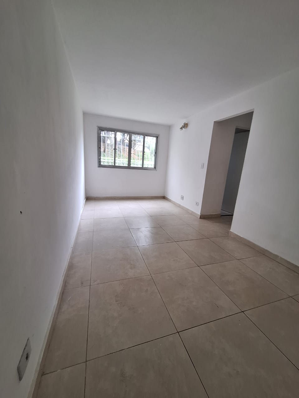 ALUGA-SE EXCELENTE APT  TÉRREO 2 DORMITÓRIOS COM 60 METROS² NO JD PINHEIROS EM PIRITUBA - SP.  LOCALIZAÇÃO PREVELIGIADA EM PARTE NOBRE DE PIRITUBA, PX AVENIDA ANASTACIO,  SUPERMERCADO CARREFOUR, FARMÁCIAS, CORREIOS, ACADEMIAS, COLÉGIOS, ESTAÇÃO DE TREM E TERMINAL DE ÓNIBUS ( TERMINAL PIRITUBA).   