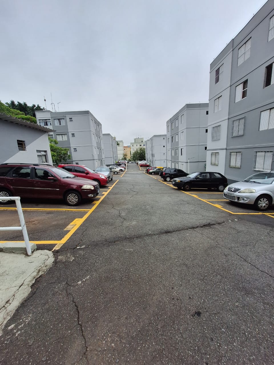 ALUGA-SE EXCELENTE APT  TÉRREO 2 DORMITÓRIOS COM 60 METROS² NO JD PINHEIROS EM PIRITUBA - SP.  LOCALIZAÇÃO PREVELIGIADA EM PARTE NOBRE DE PIRITUBA, PX AVENIDA ANASTACIO,  SUPERMERCADO CARREFOUR, FARMÁCIAS, CORREIOS, ACADEMIAS, COLÉGIOS, ESTAÇÃO DE TREM E TERMINAL DE ÓNIBUS ( TERMINAL PIRITUBA).   